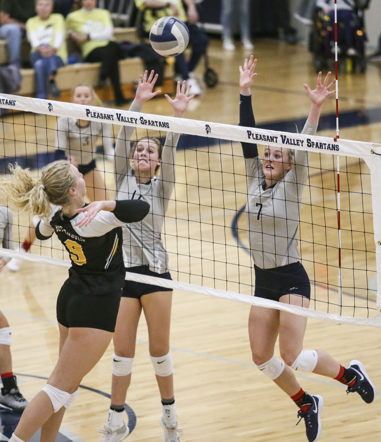 110419-qct-spt-bett-pv-vball-34.jpg